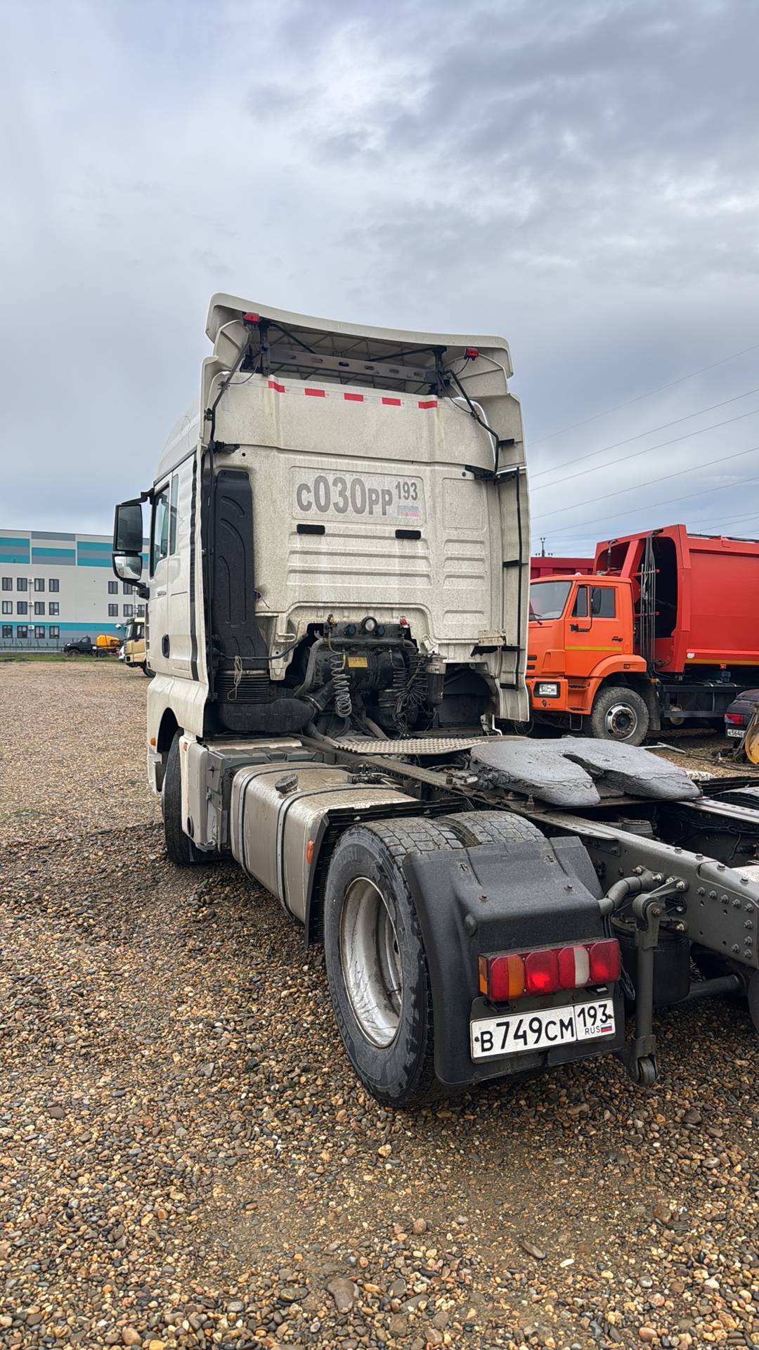 Sitrak C7H 4x2 ZZ4186V361HE,  393 395 км, 2022 года в лизинг