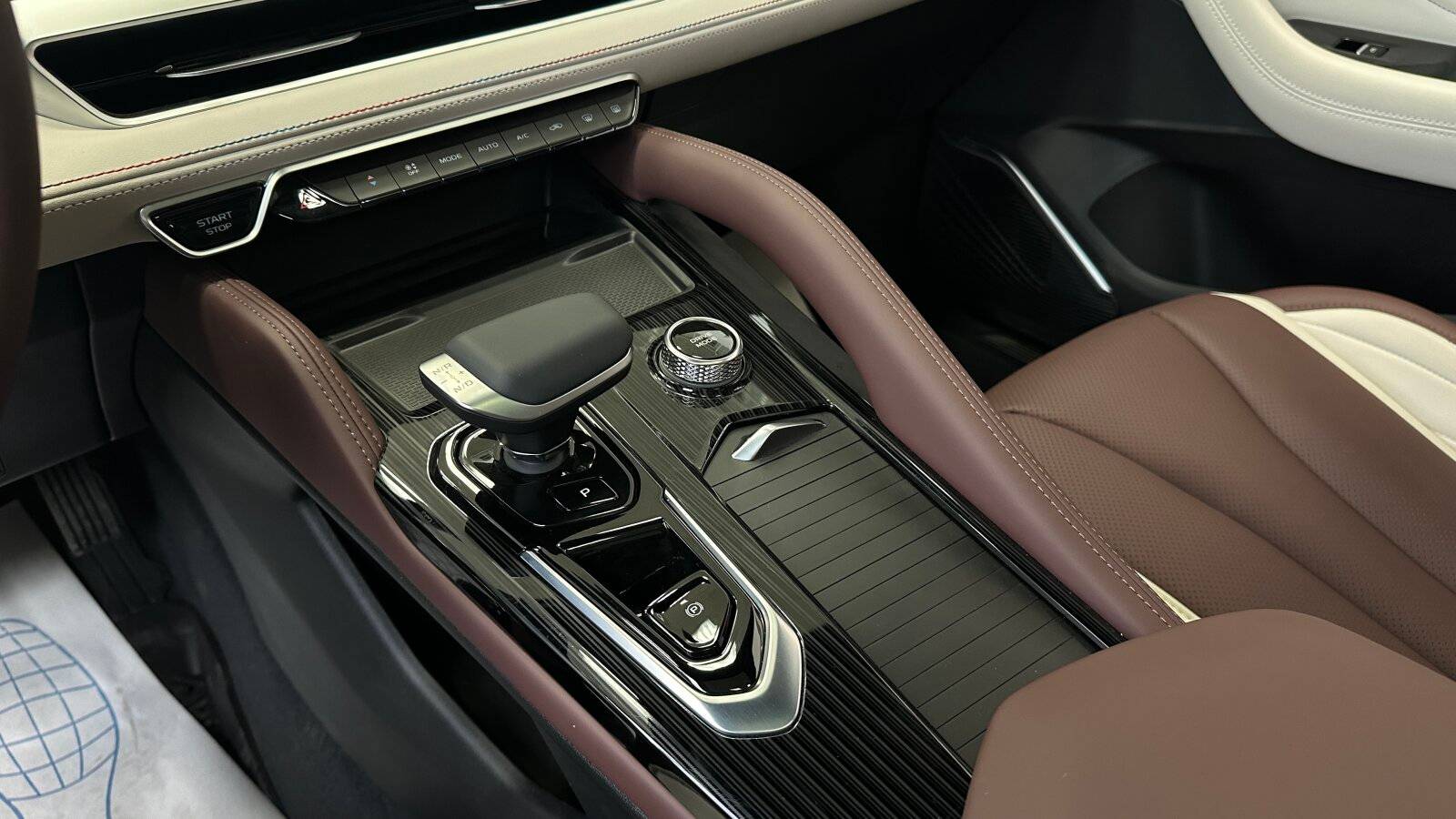 Geely Monjaro Exclusive 2.0T (238 hp) 8AT 4WD