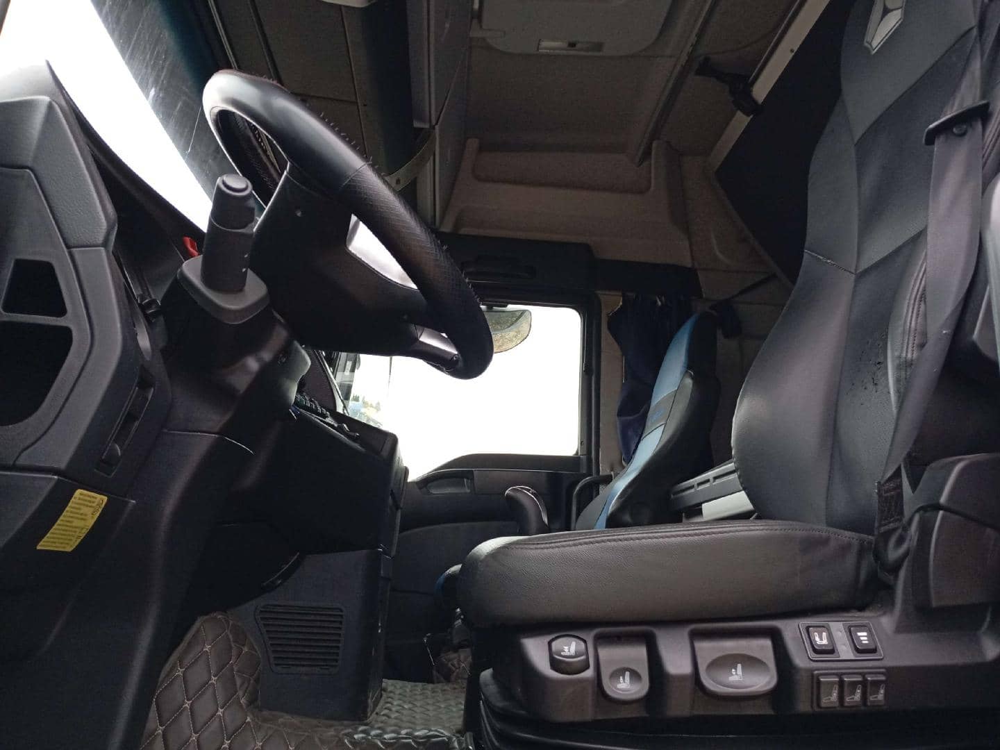 Sitrak C7H 4x2 ZZ4186V361HE,  787 369 км, 2022 года в лизинг
