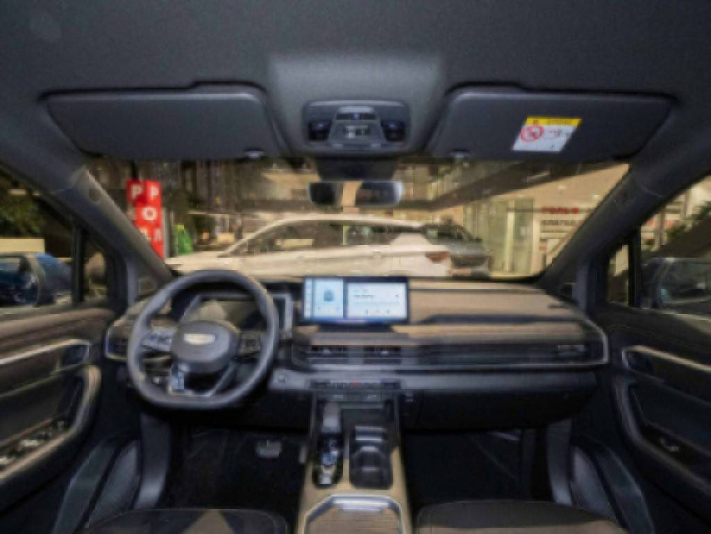 Geely Okavango Flagship 2.0T 7DCT 2WD