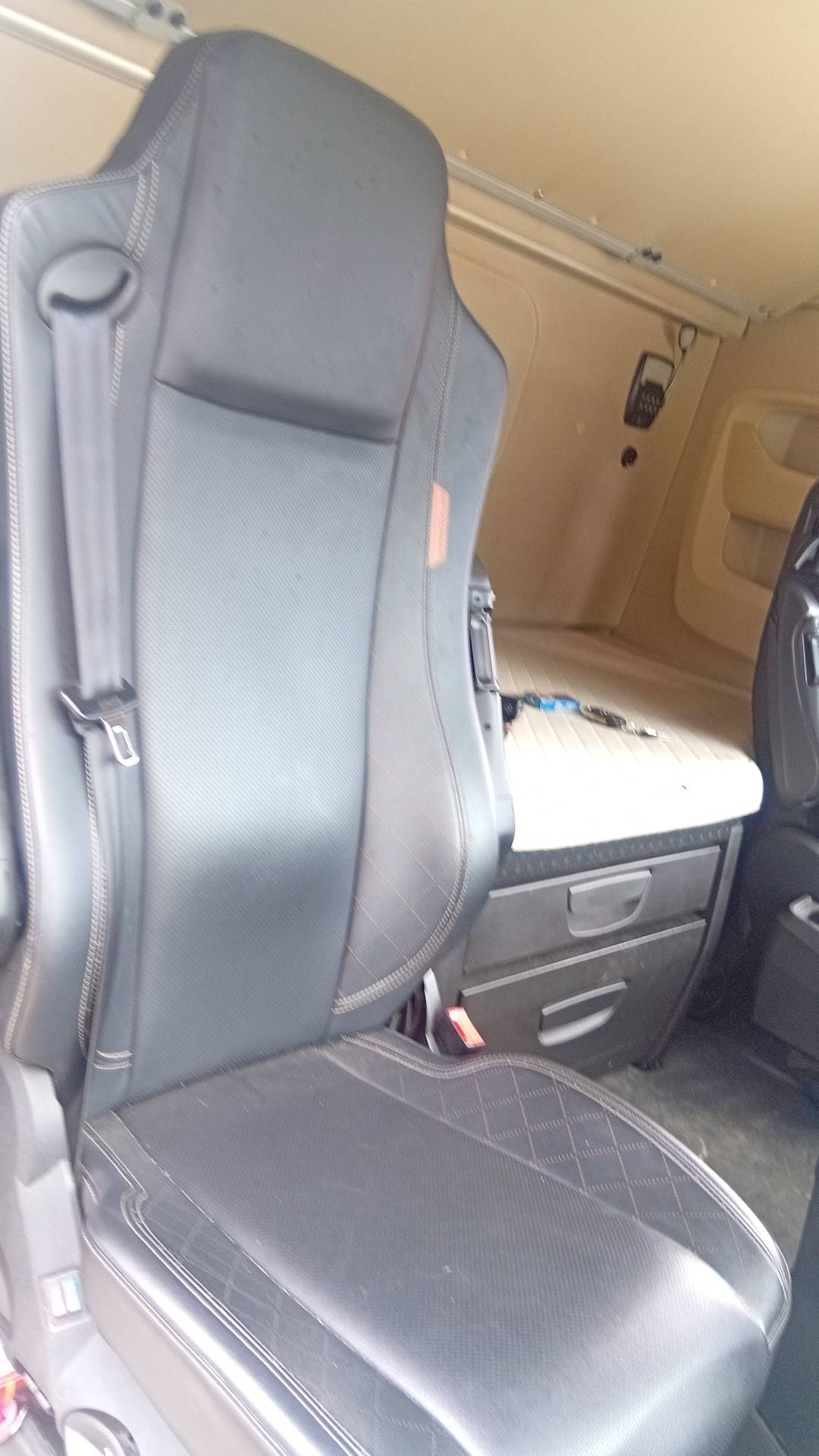 Shacman SX4188YY381,  326 811 км, 2023 года в лизинг