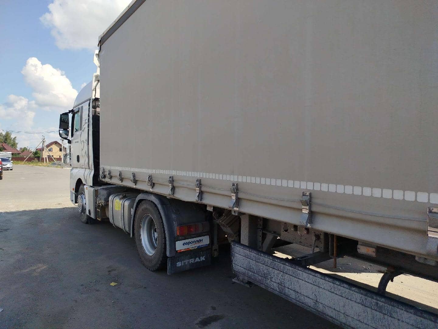 Sitrak ZZ4186V391HE,  217 749 км, 2023 года в лизинг