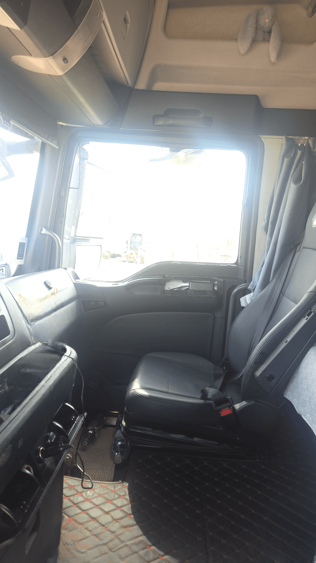 Sitrak C7H 4x2 ZZ4186V361HE,  385 490 км, 2023 года в лизинг