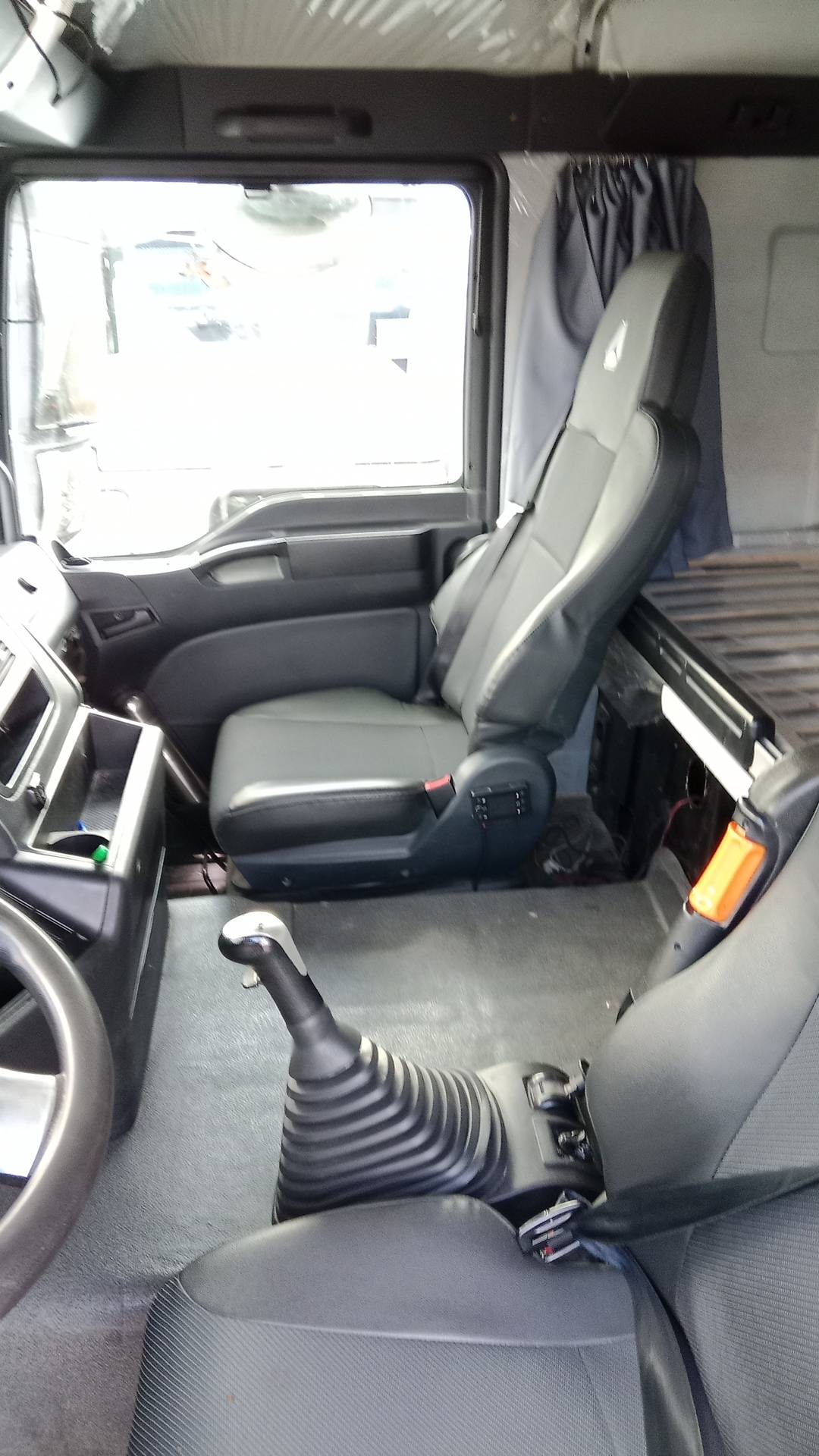 Sitrak ZZ3256V384ME,  141 643 км, 2022 года в лизинг