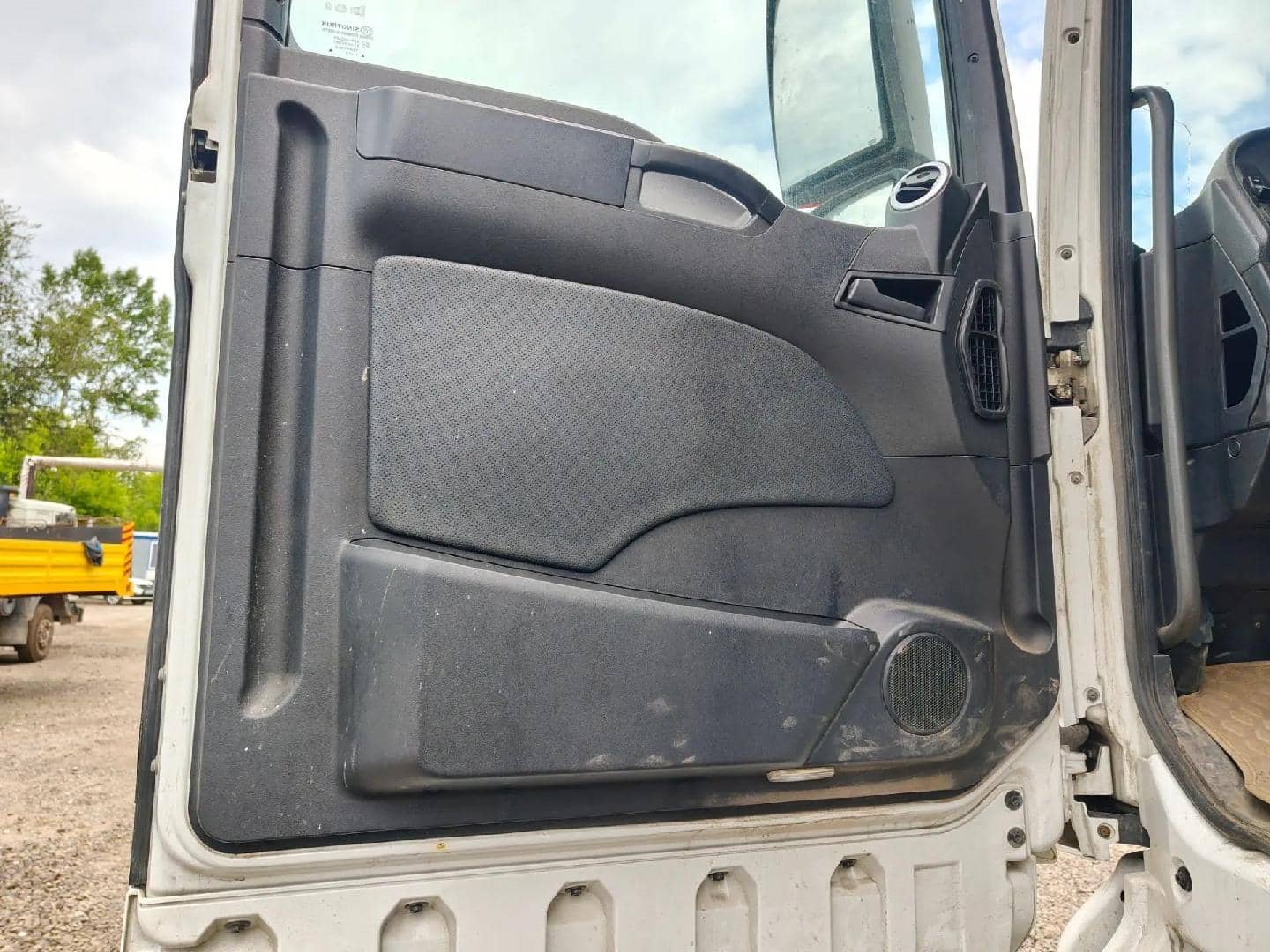 Sitrak C7H 4x2 ZZ4186V361HE,  444 316 км, 2023 года в лизинг