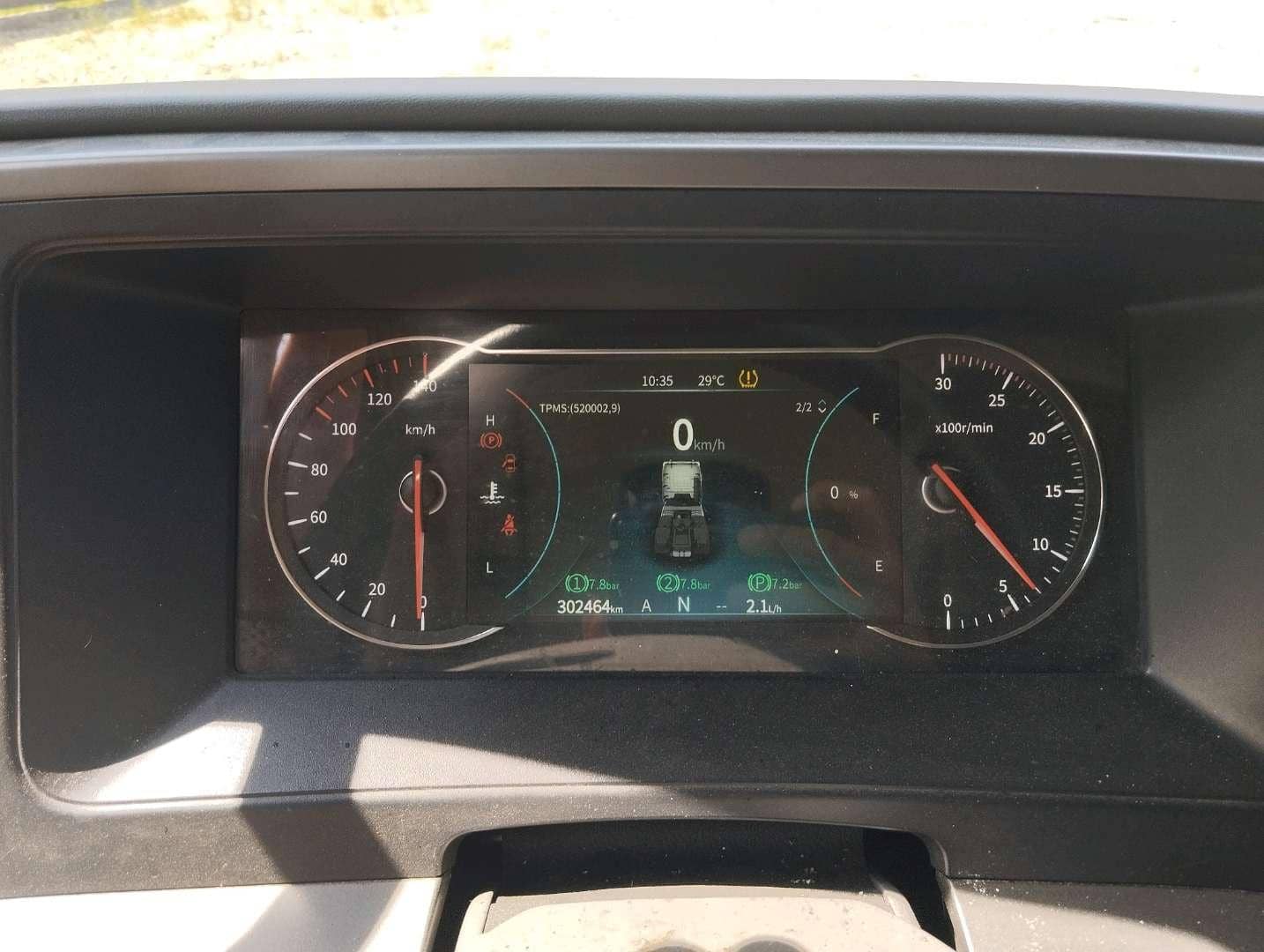 DongFeng GX DFH4180 4x2,  302 464 км, 2024 года в лизинг