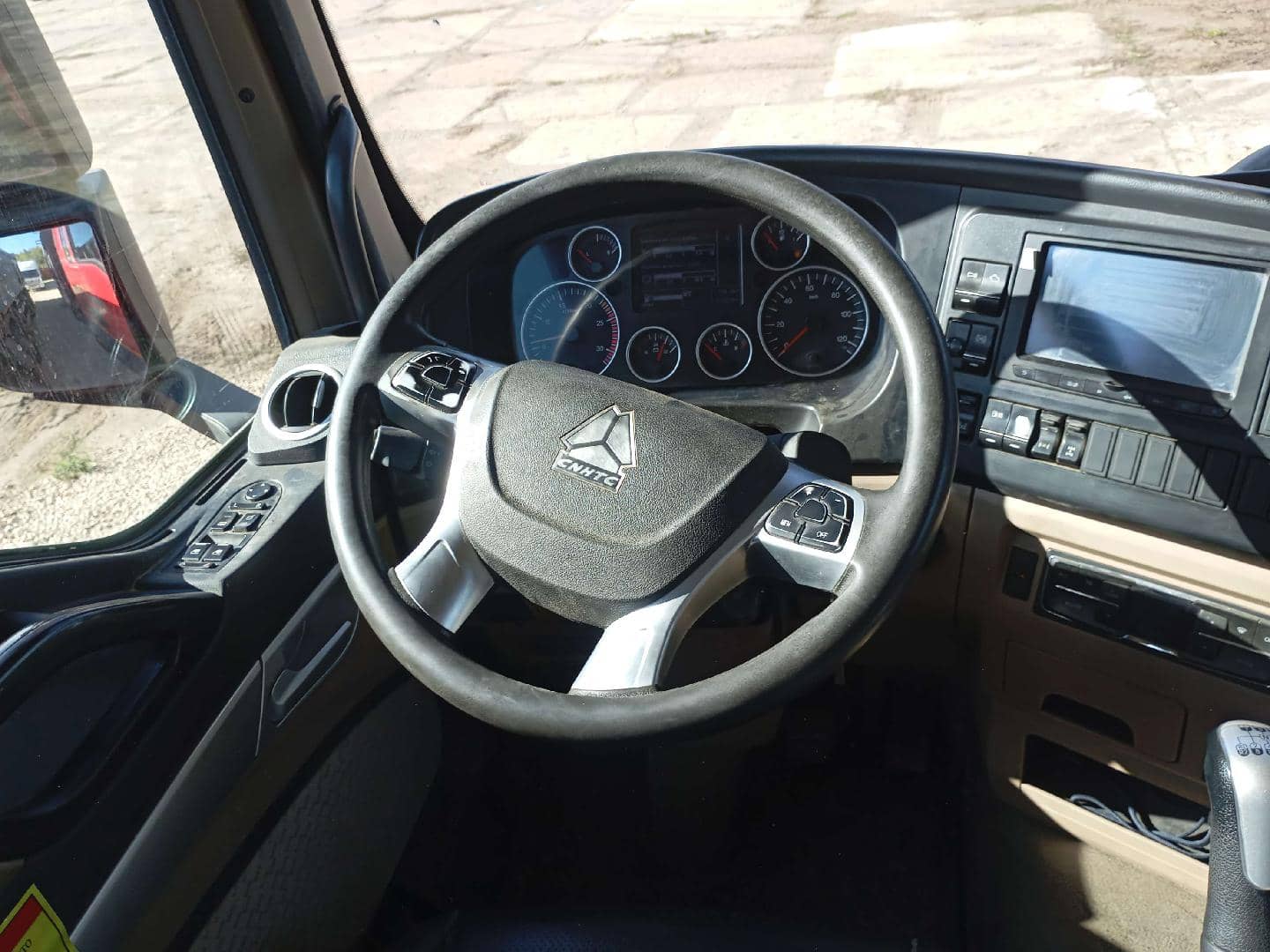 HOWO ZZ3317V386GE1 8х4,  312 255 км, 2023 года в лизинг