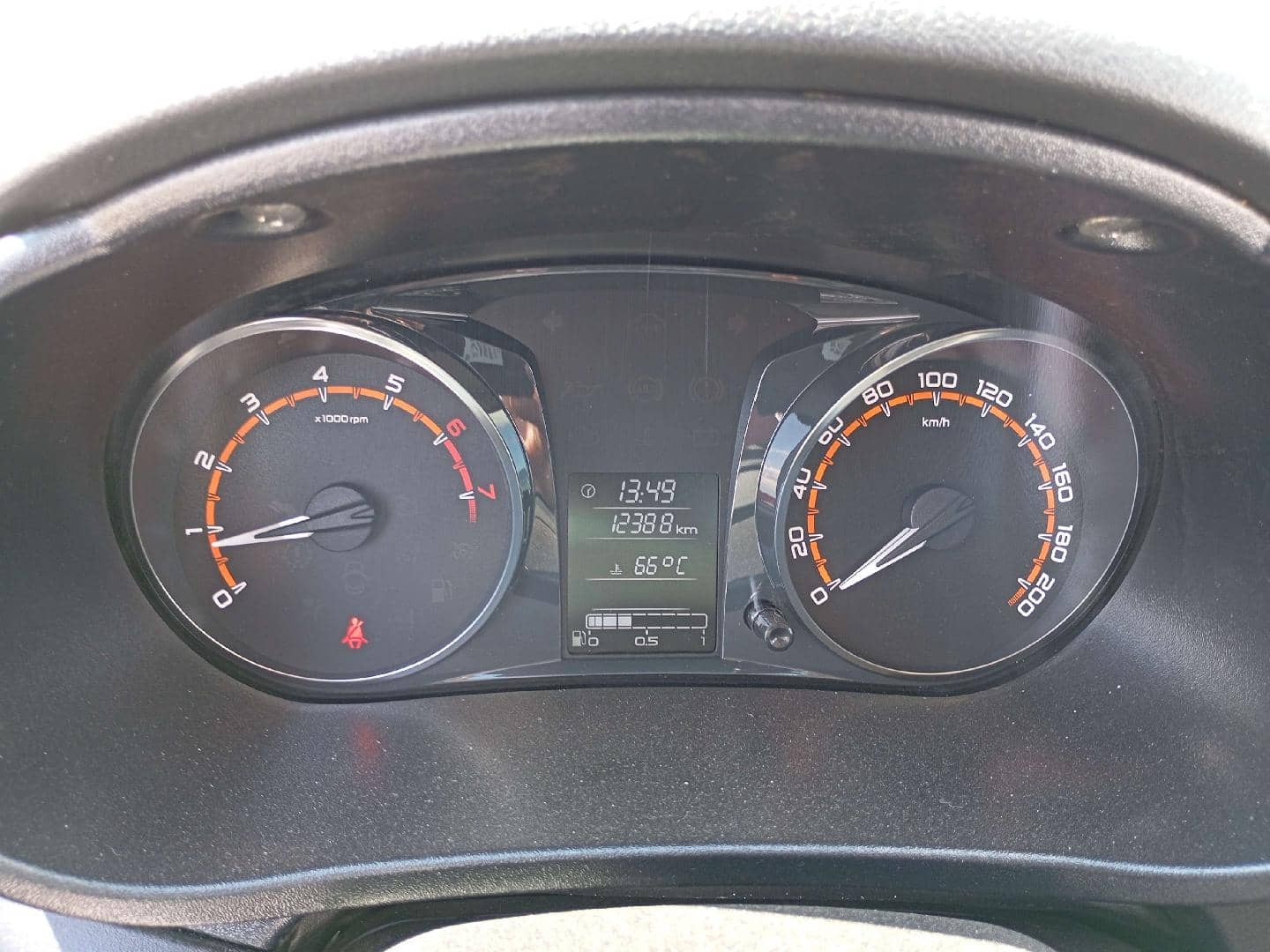 Lada Granta лифтбек,  12 388 км, 2024 года в лизинг