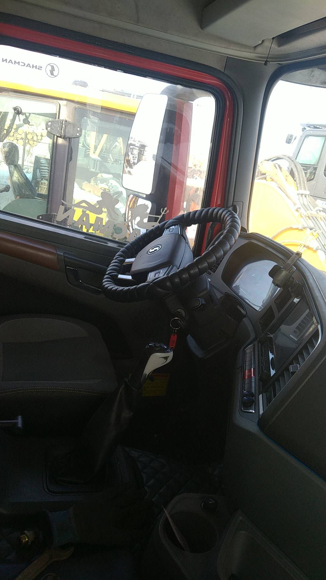 Shacman SX33186V366,  223 106 км, 2024 года в лизинг