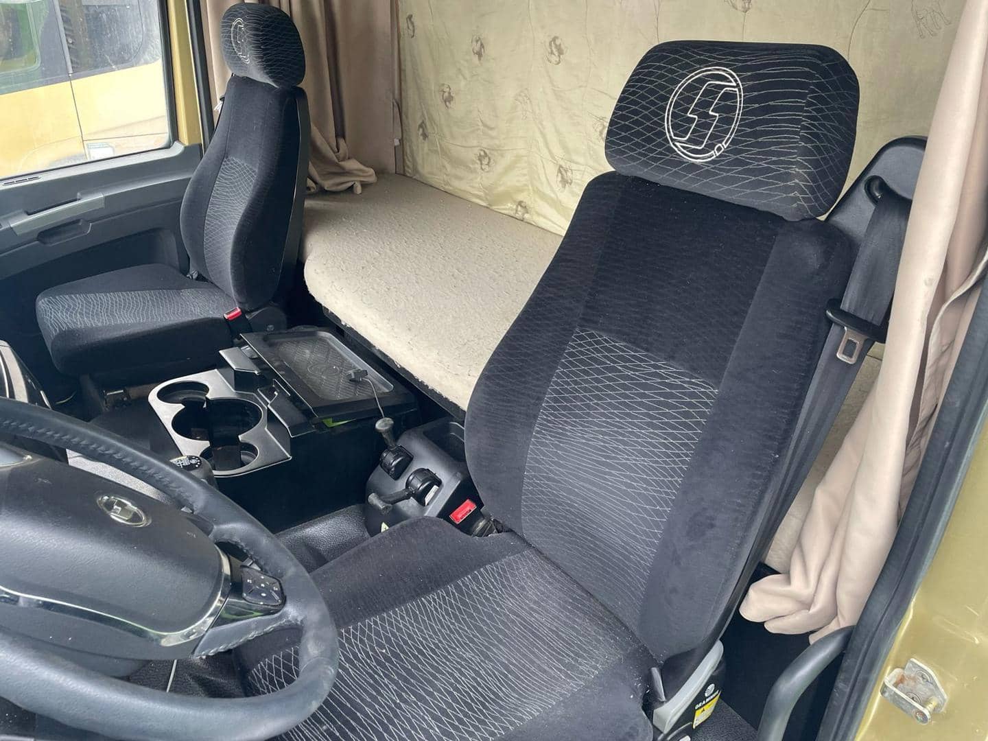 Shacman SX42584W324C,  120 986 км, 2023 года в лизинг