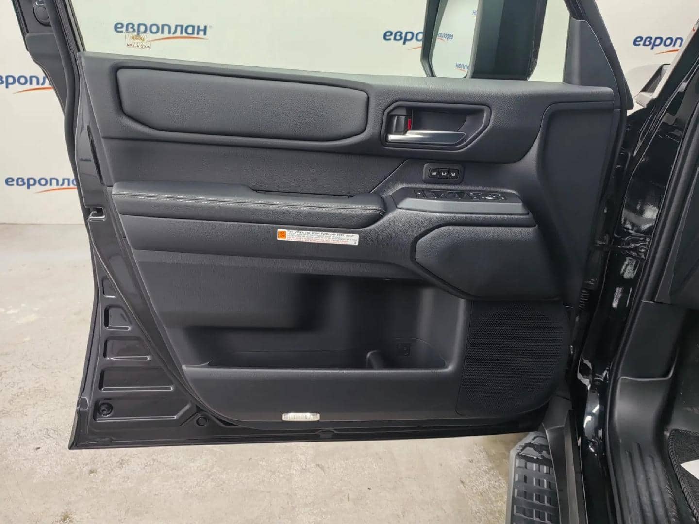 Toyota Land Cruiser Prado,  27 076 км, 2024 года в лизинг
