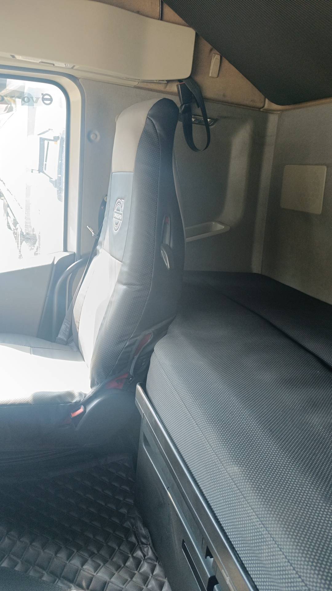 Volvo FH 460 4x2 (FH Globetrotter),  1 039 031 км, 2018 года в лизинг