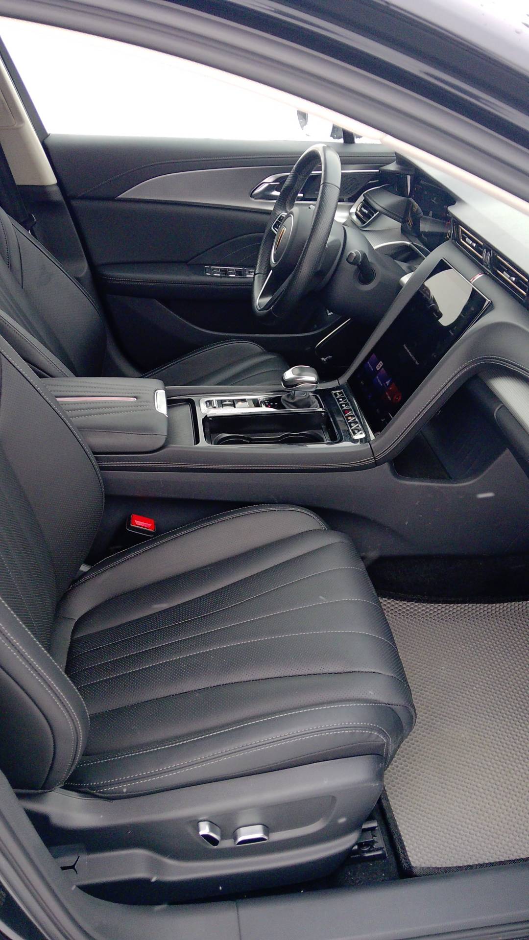 Hongqi H5,  123 968 км, 2024 года в лизинг