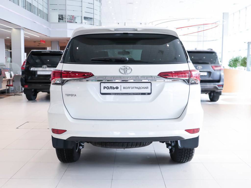 Toyota Fortuner Комфорт 2.7 АКП