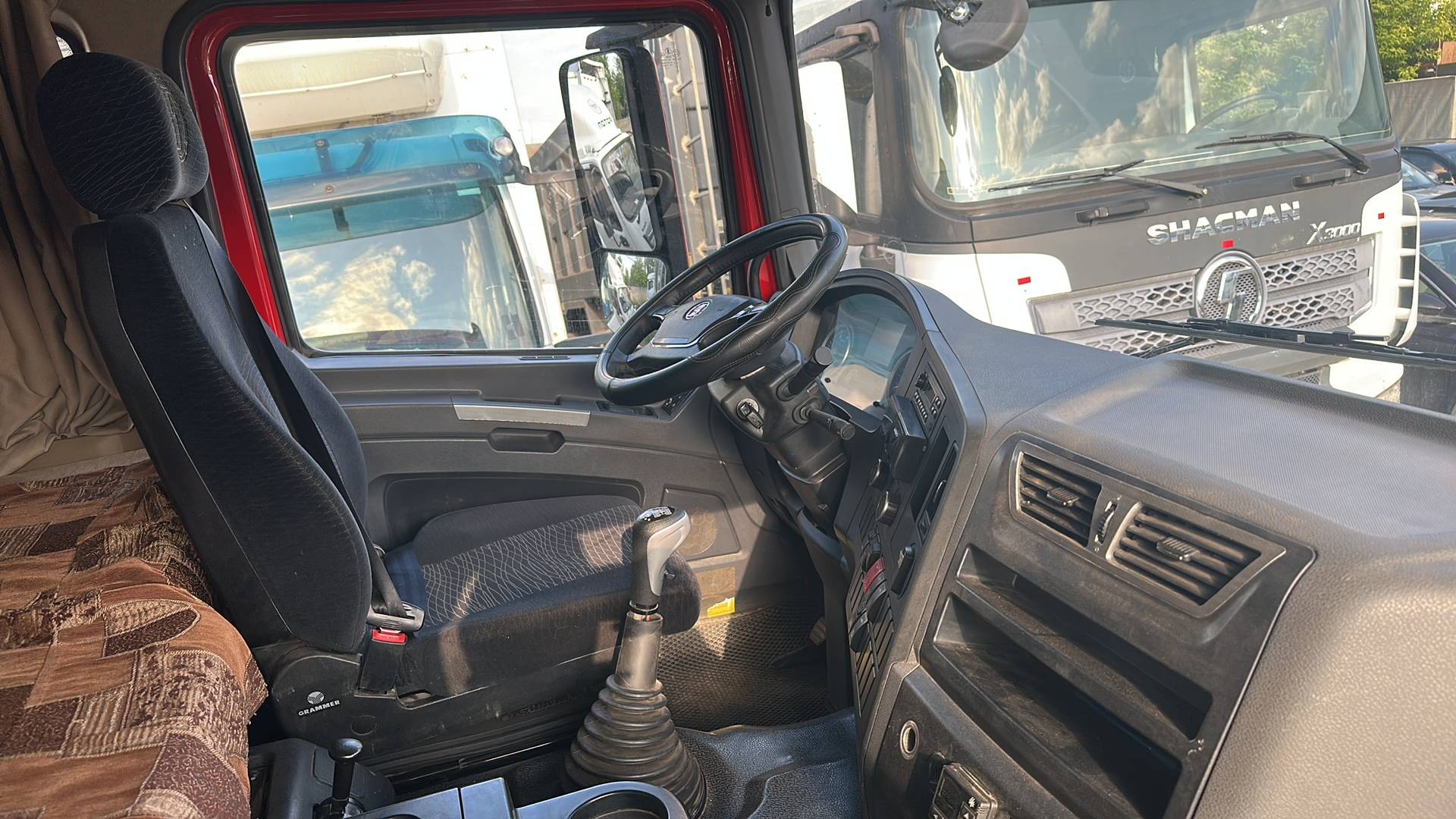 Shacman SX32586T384,  57 857 км, 2022 года в лизинг