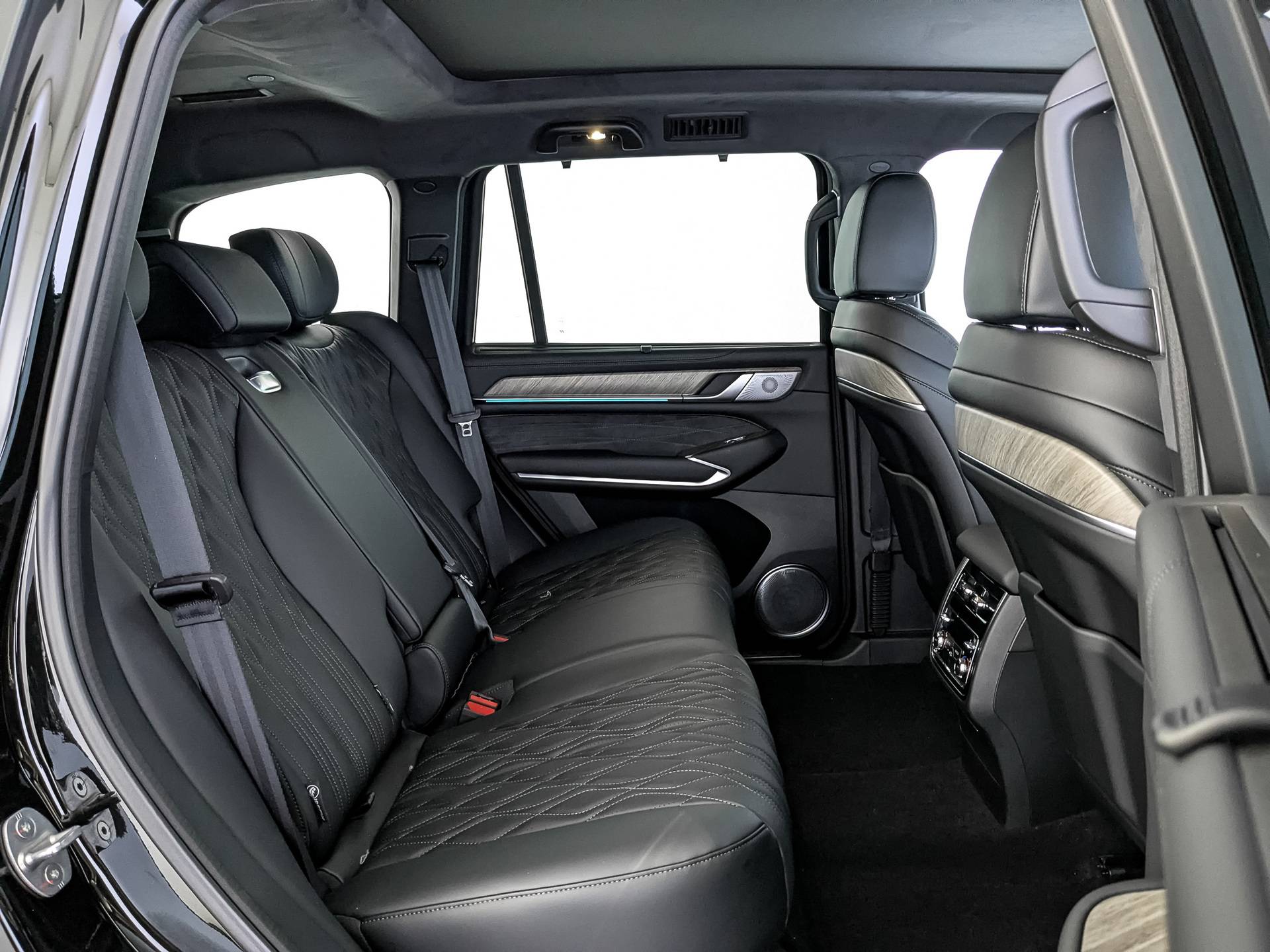 Tank 500 BLACKTRAIL  3.0 9AT 4WD