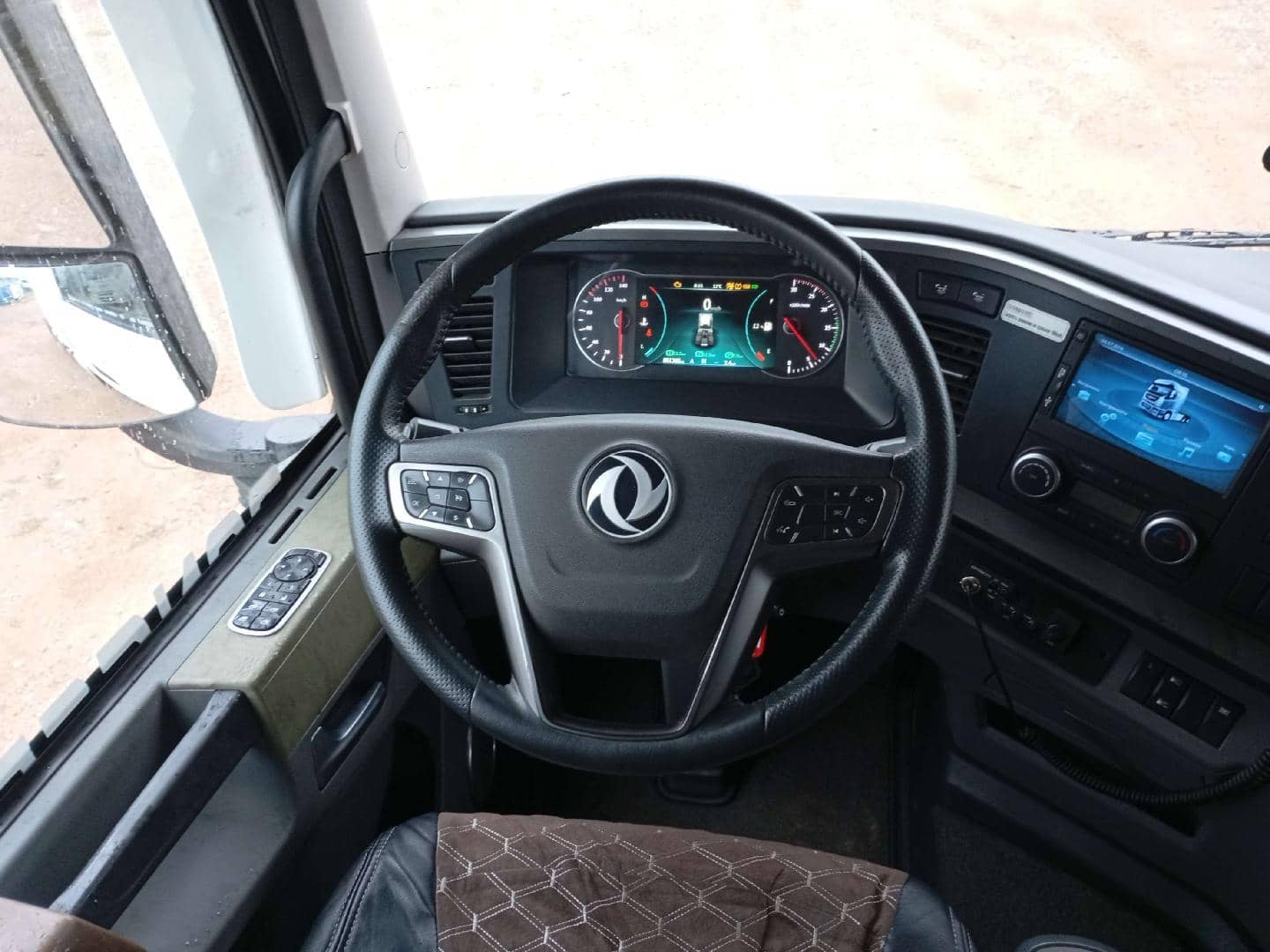 DongFeng GX DFH4180 4x2,  851 365 км, 2023 года в лизинг