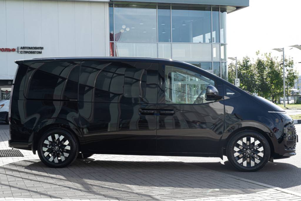 Hyundai Staria Luxe 2.2 CRDi 8AT 4WD