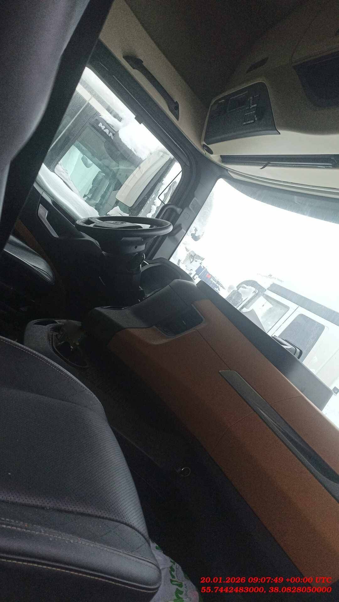 Shacman SX4188YY381,  240 343 км, 2023 года в лизинг