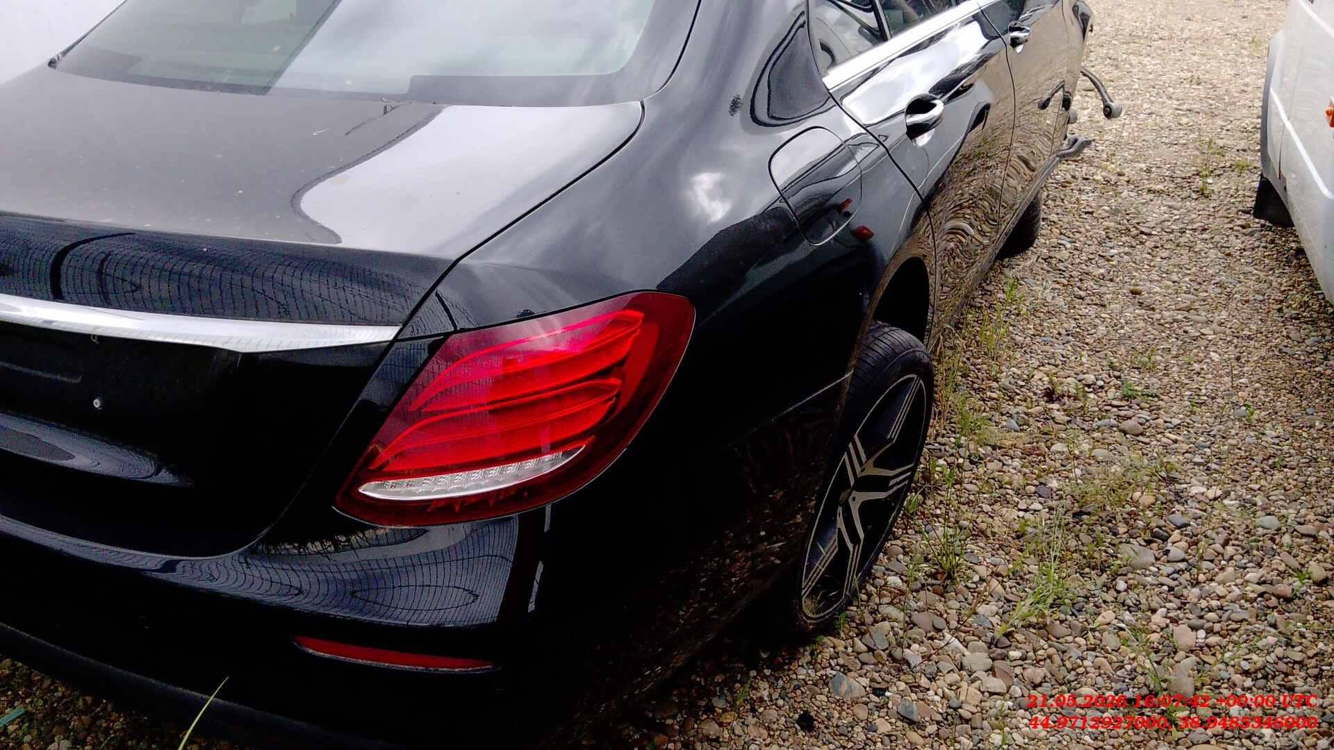 Mercedes-Benz E седан,  100 000 км, 2018 года