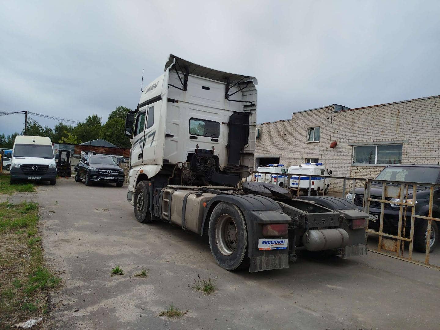 FAW CA4180P77K25E5 4x2,  420 131 км, 2023 года в лизинг
