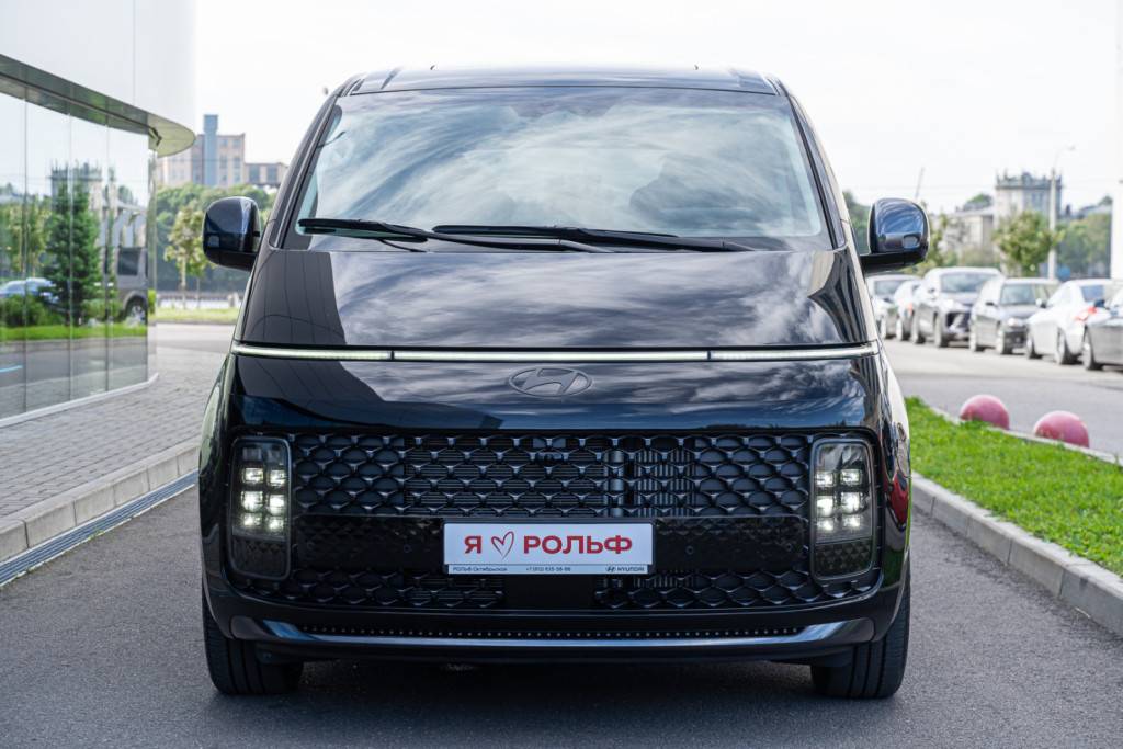 Hyundai Staria Luxe 2.2 CRDi 8AT 4WD