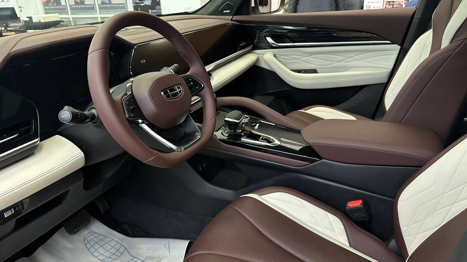 Geely Monjaro Exclusive 2.0T (238 hp) 8AT 4WD
