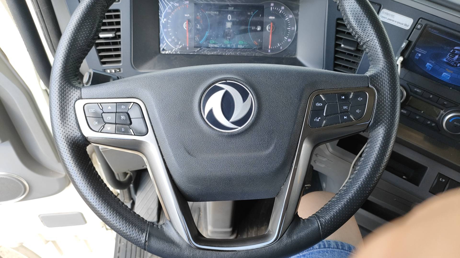 DongFeng GX DFH4180 4x2,  239 746 км, 2023 года в лизинг