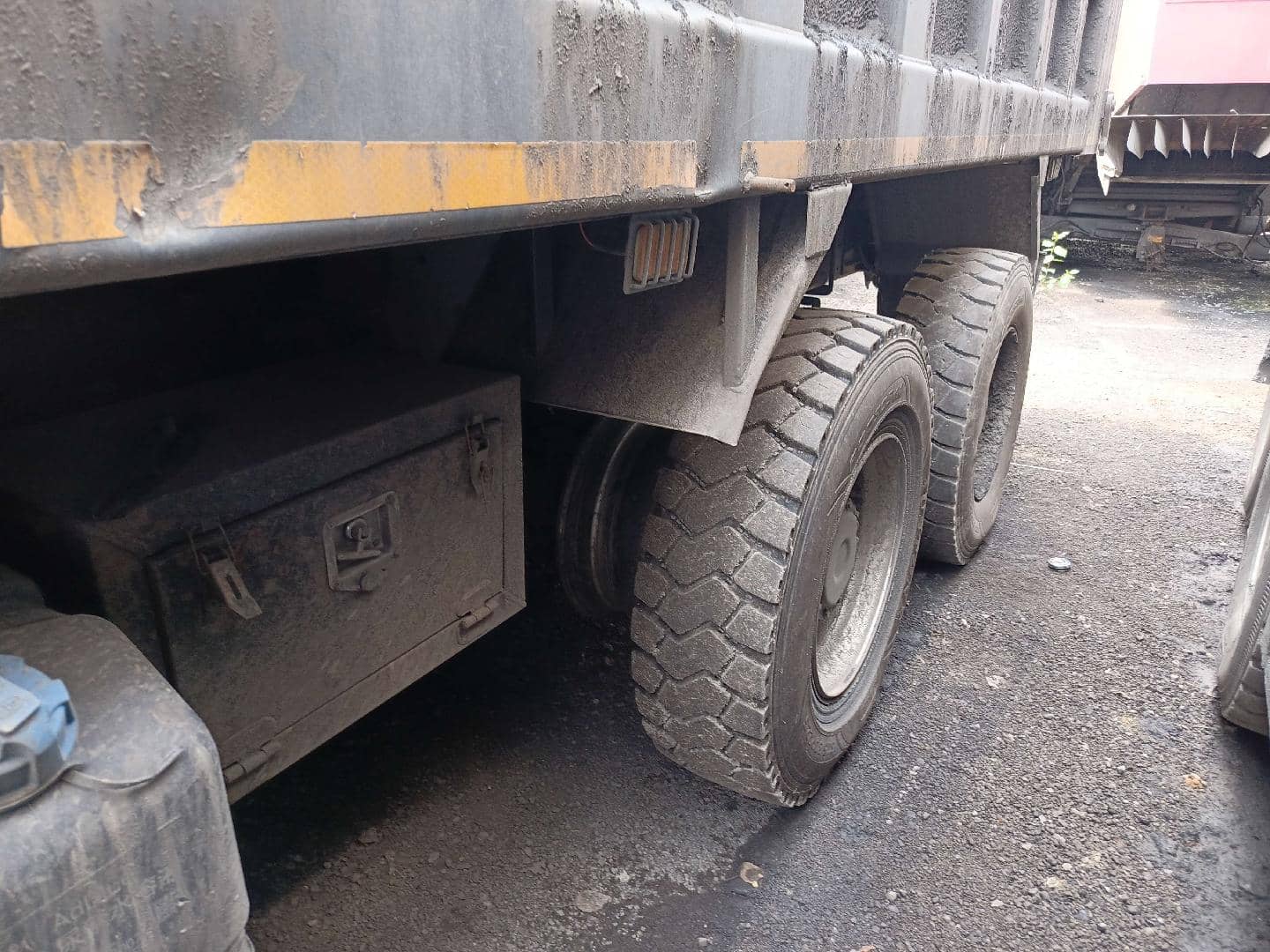 FAW CA3310P66K24T4E5 8х4,  242 262 км, 2023 года в лизинг
