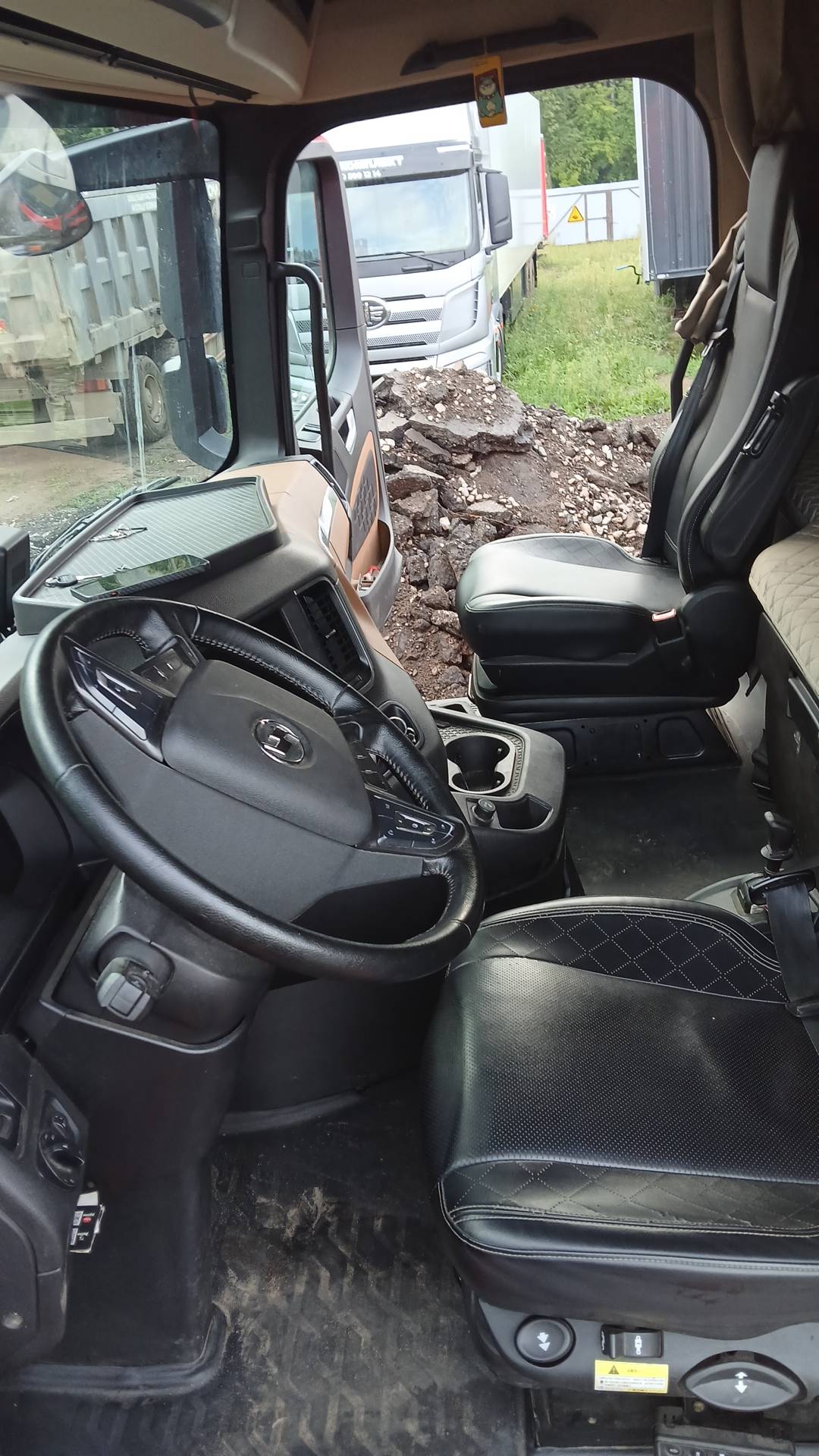 Shacman SX4188YY381,  344 804 км, 2023 года в лизинг