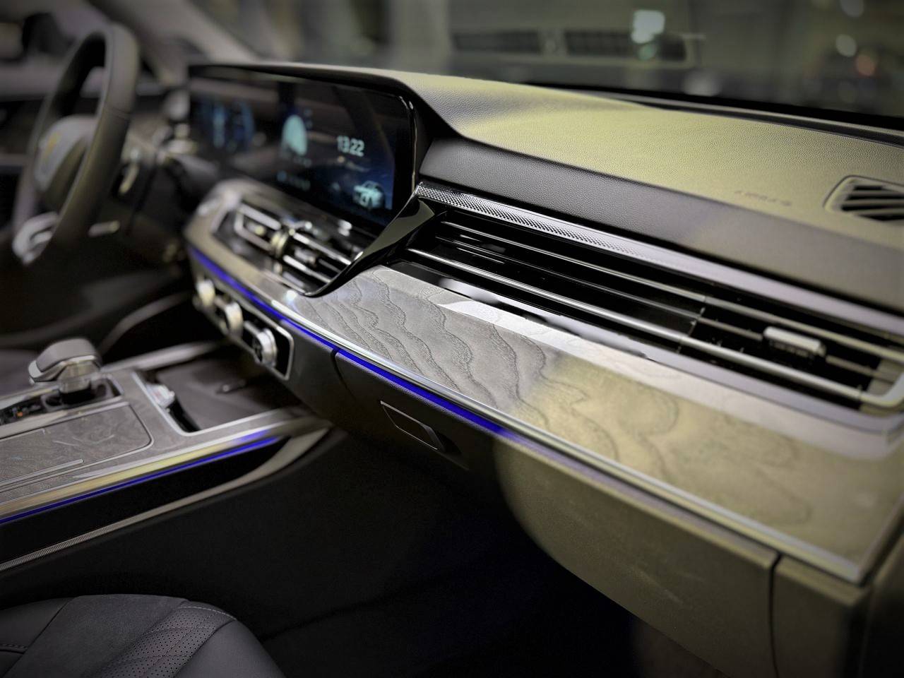 Hongqi HS5 Deluxe 2.0T AWD