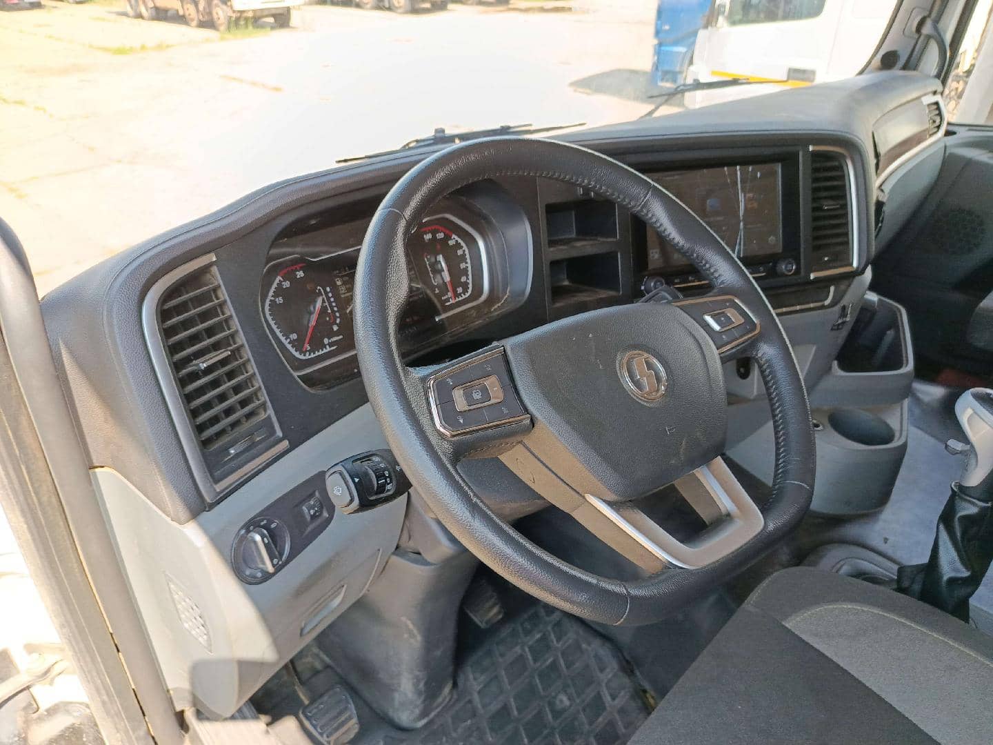 Shacman SX32586V385,  202 594 км, 2023 года в лизинг