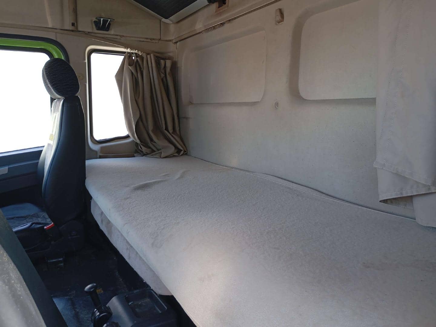 Shacman SX42584V324,  317 706 км, 2022 года в лизинг