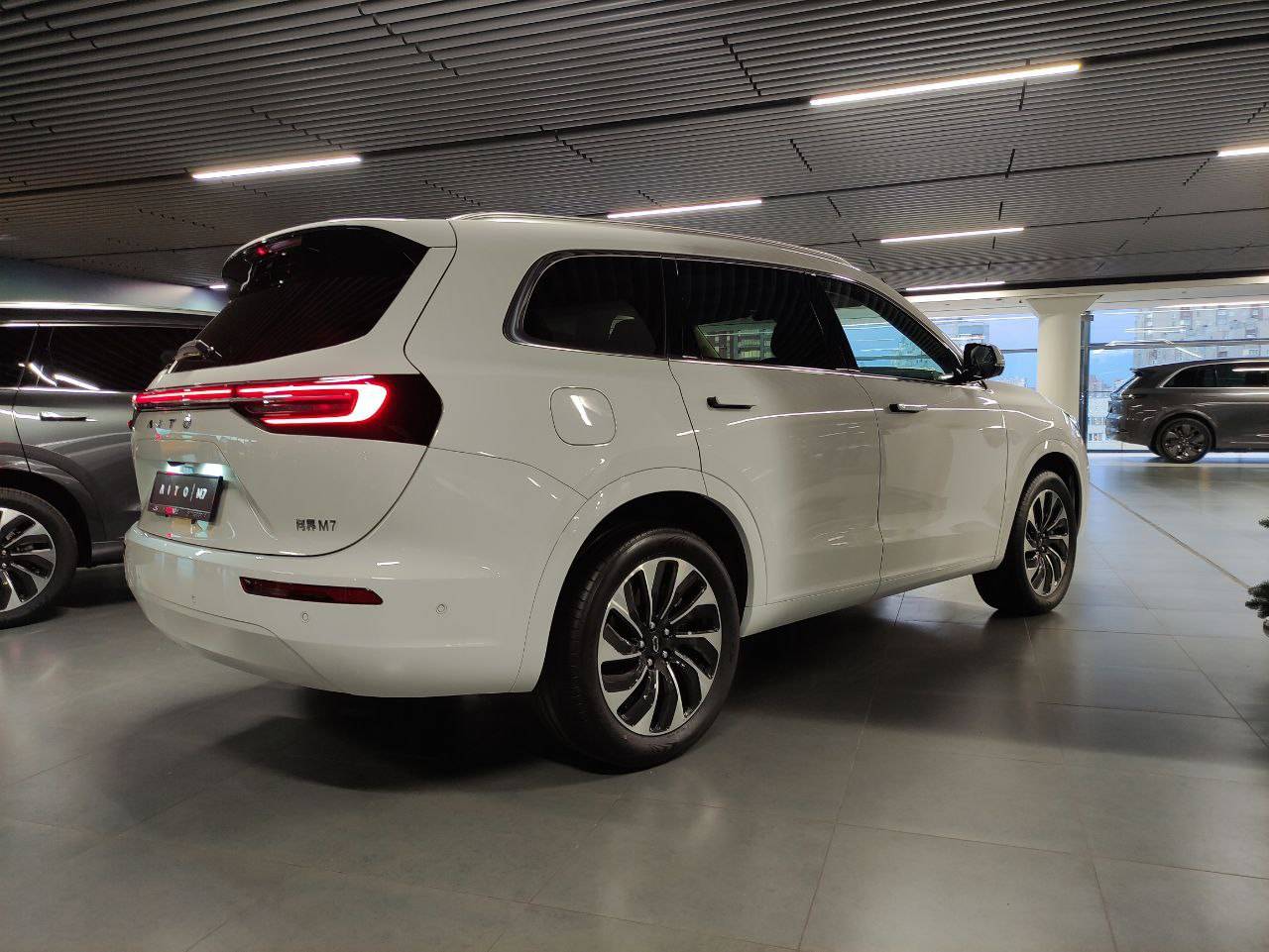 AITO M7 Luxury 4WD 6seats