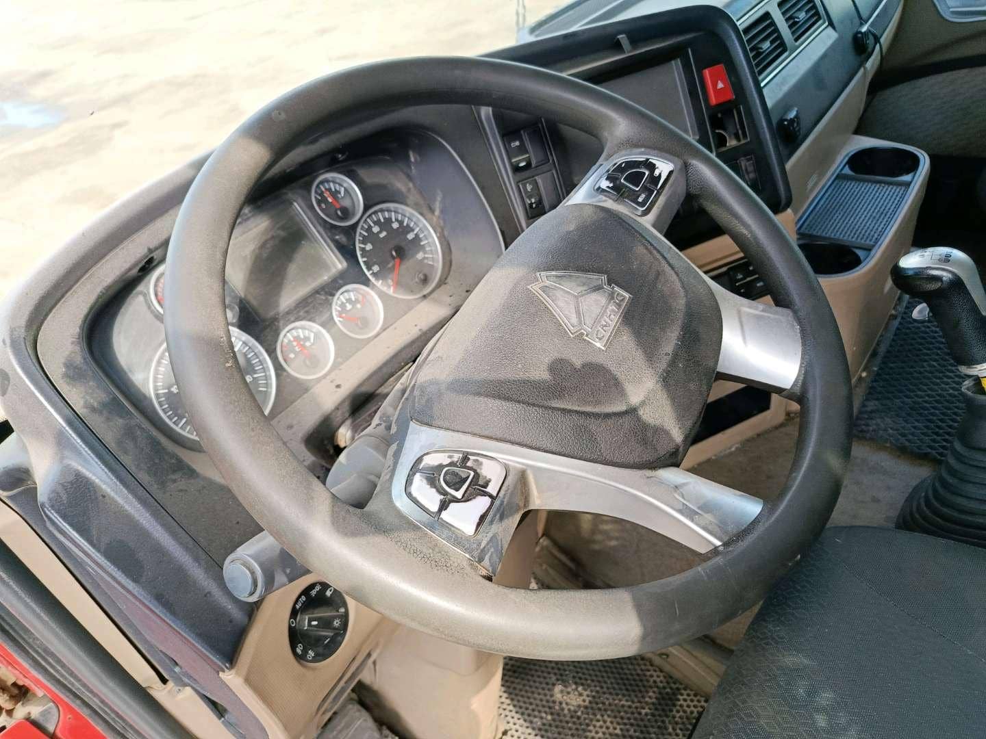 HOWO Sitrak C7H 8x4,  256 969 км, 2022 года в лизинг