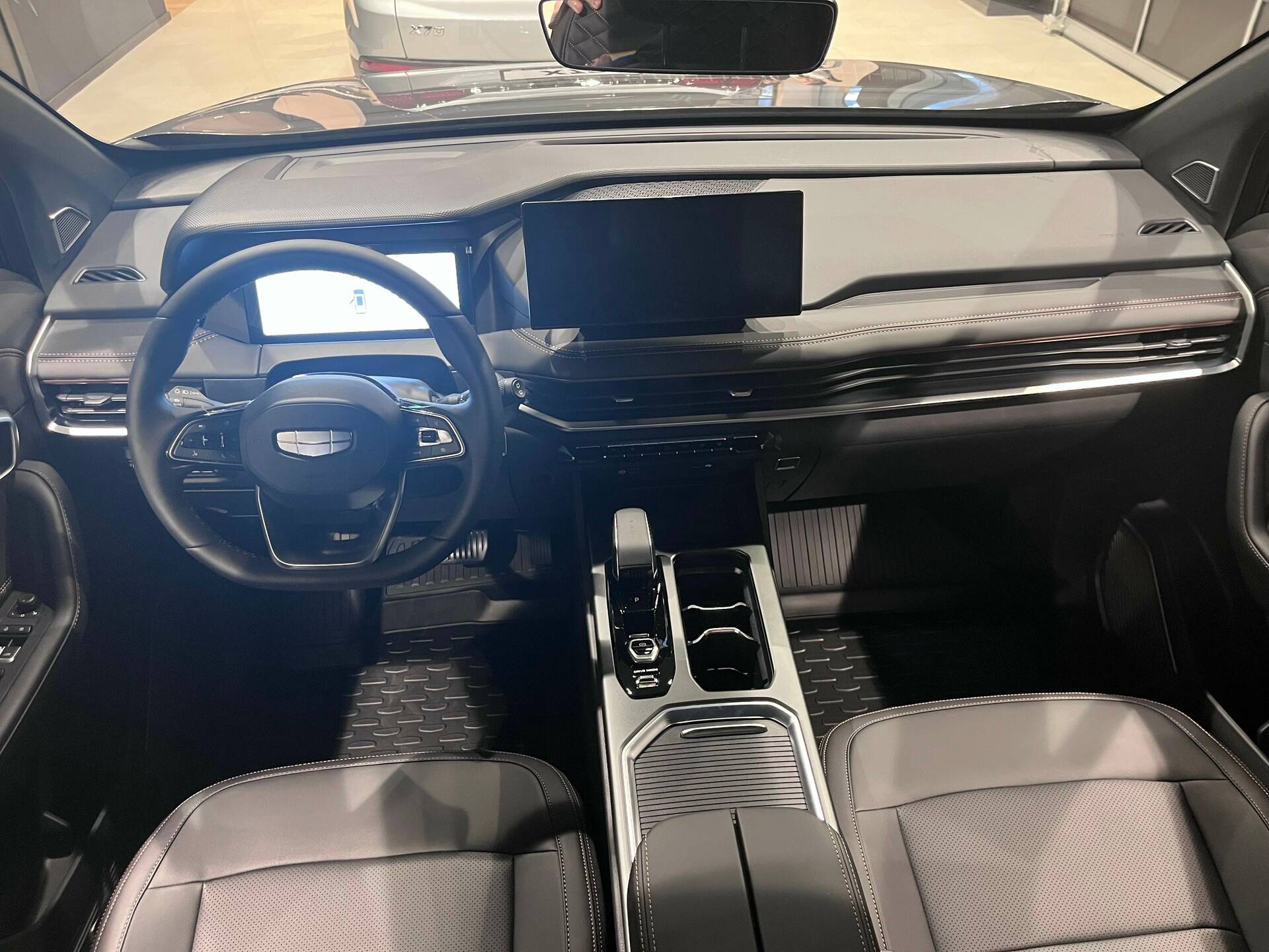 Geely Okavango Flagship 2.0T 7DCT 2WD