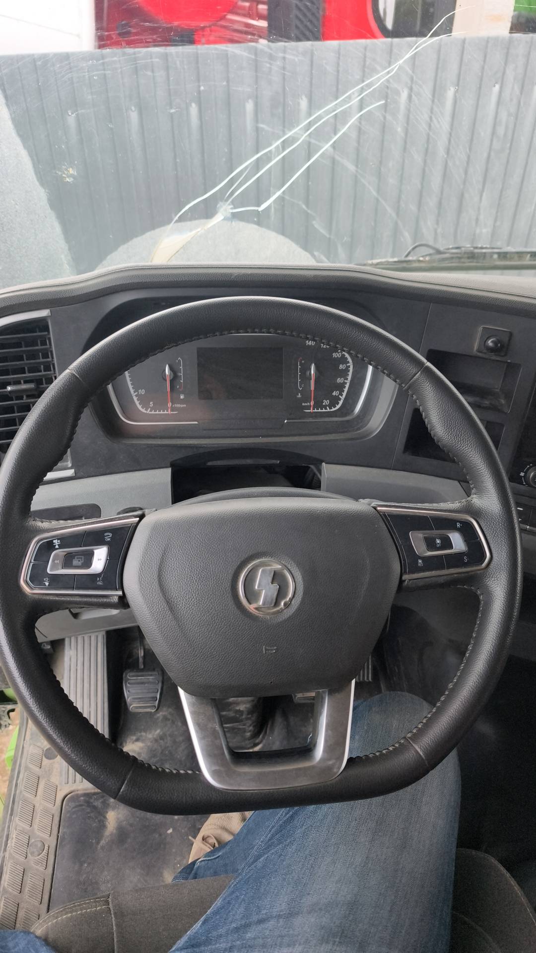 Shacman SX33186V366,  155 724 км, 2023 года в лизинг