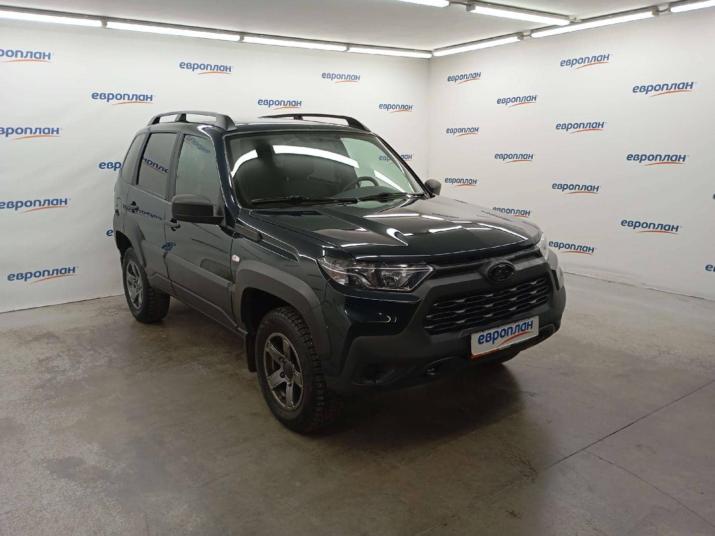 Lada Niva Travel