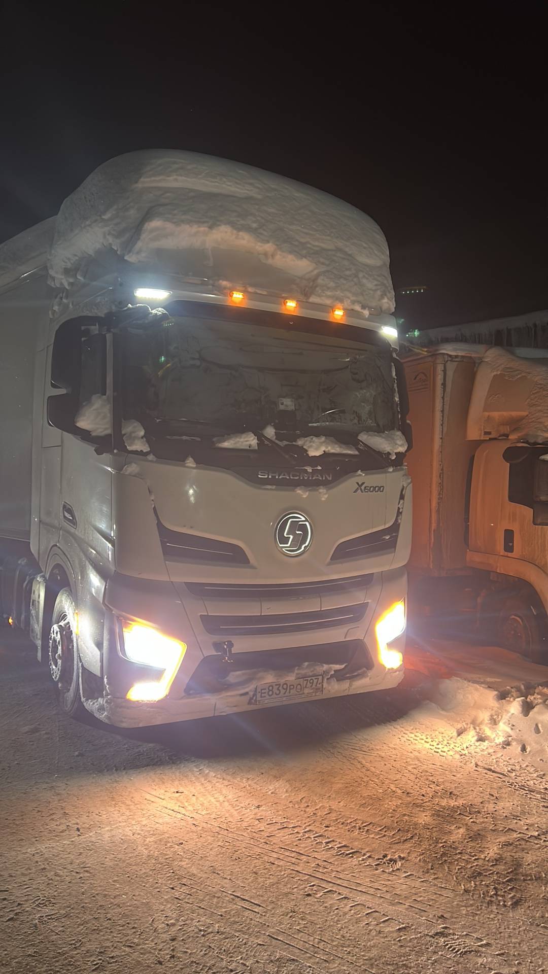 Shacman SX4188YY381,  217 602 км, 2023 года в лизинг