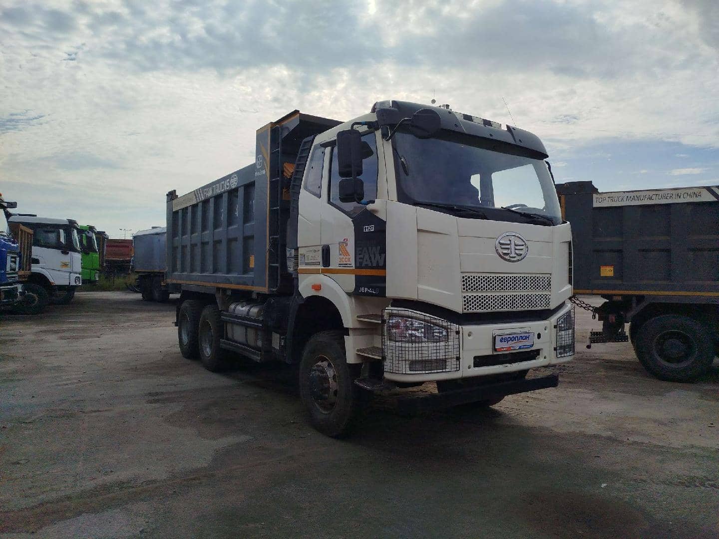 FAW CA3250P66K24L1TE5 6x6,  124 404 км, 2023 года в лизинг