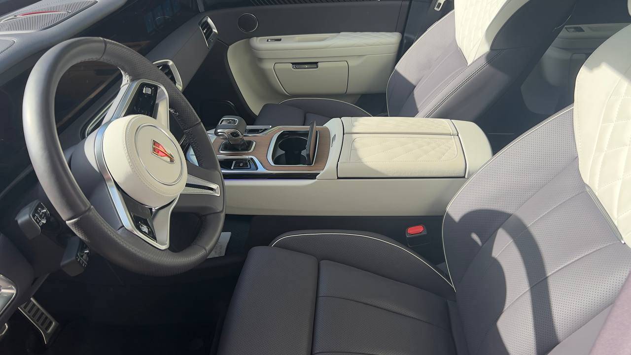 Hongqi E-HS9,  12 650 км, 2023 года в лизинг