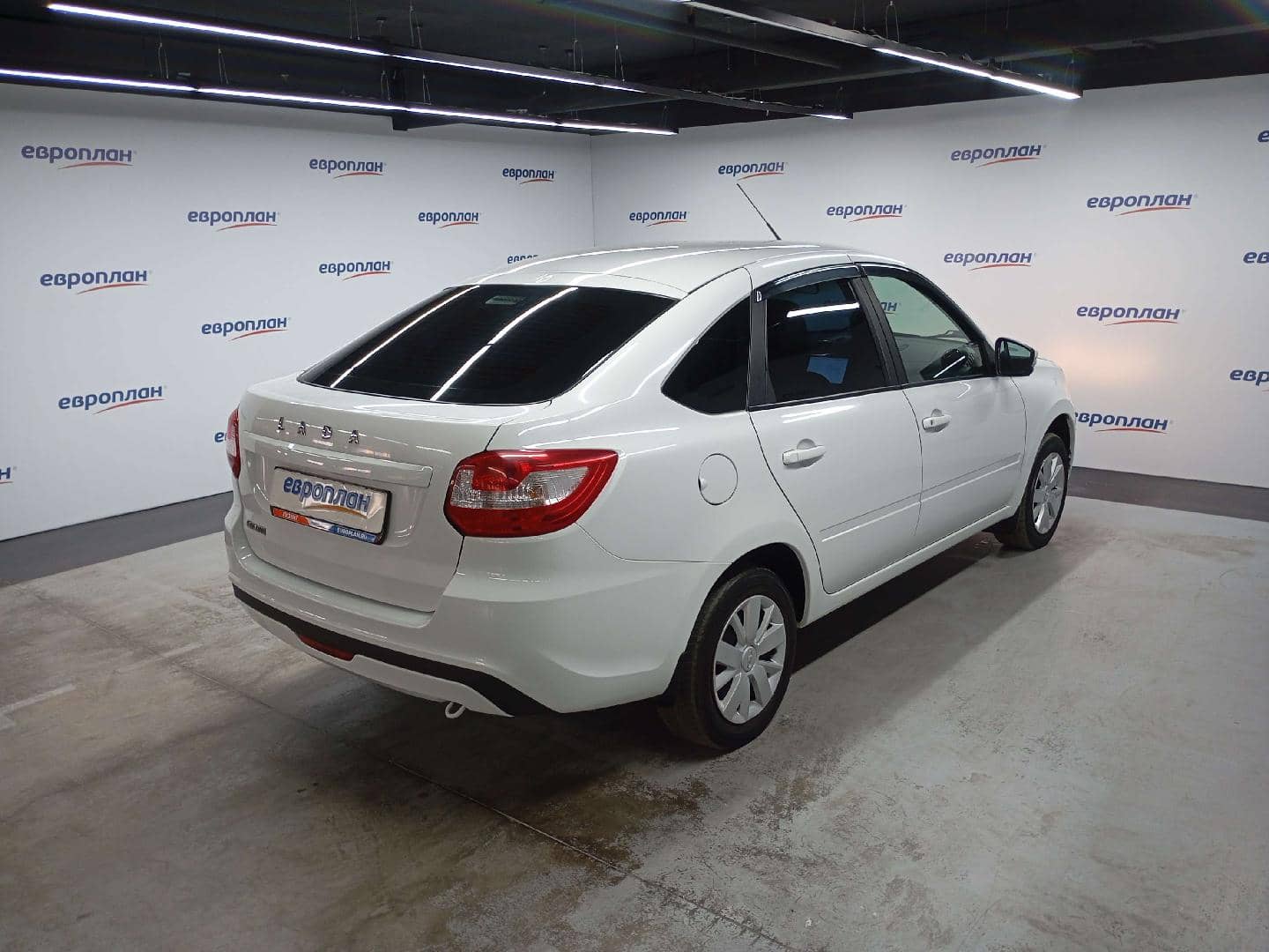 Lada Granta лифтбек,  102 035 км, 2023 года в лизинг