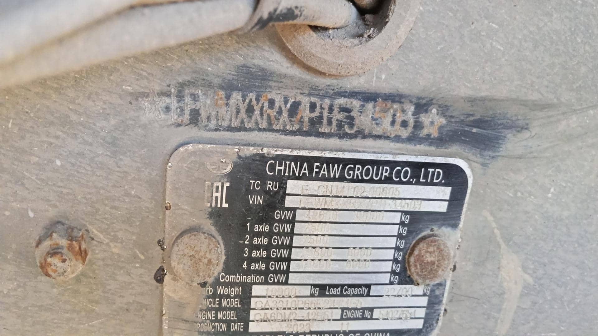 FAW CA3310P66K24T4E5 8х4,  116 984 км, 2023 года в лизинг