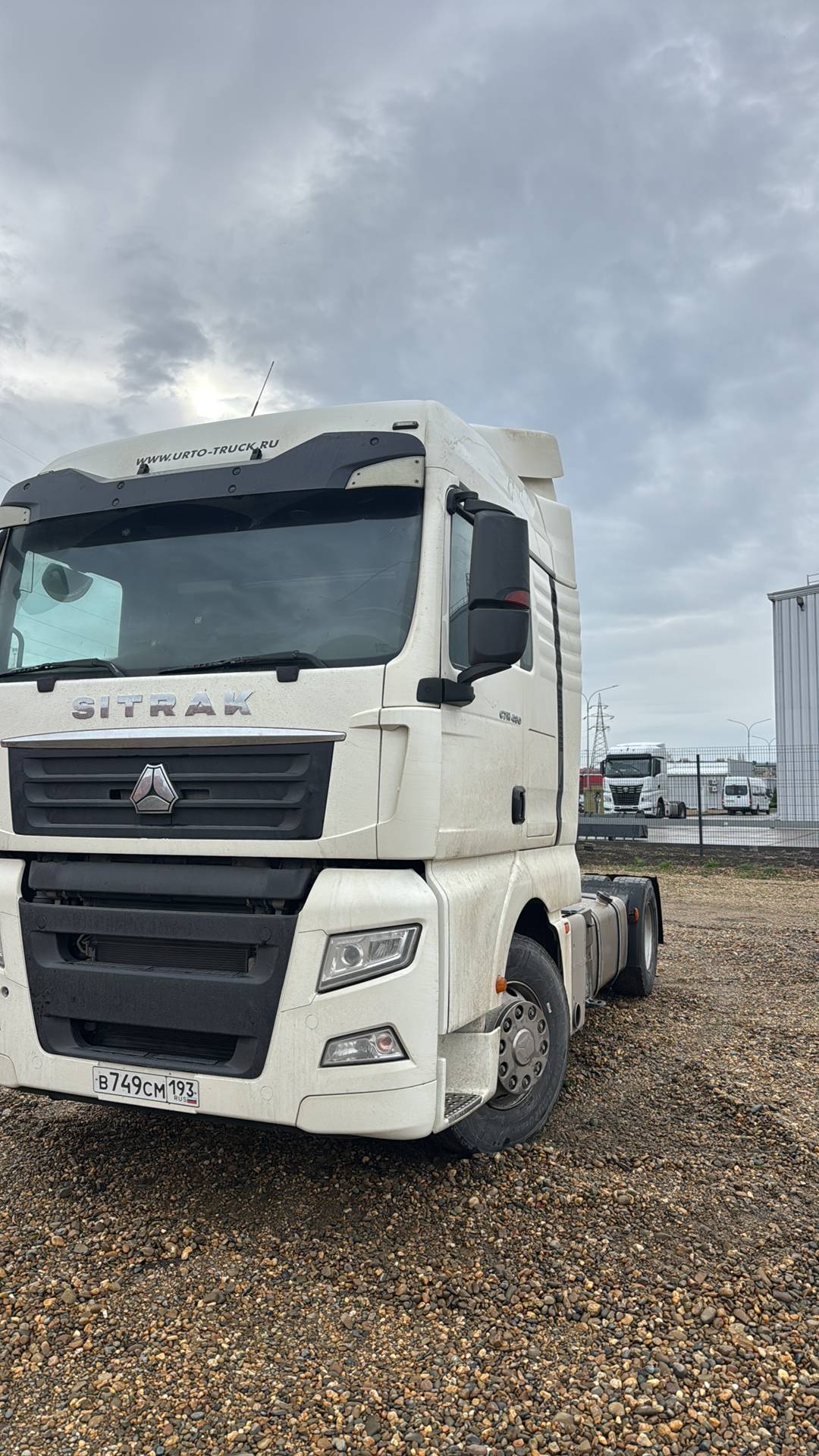 Sitrak C7H 4x2 ZZ4186V361HE,  393 395 км, 2022 года в лизинг