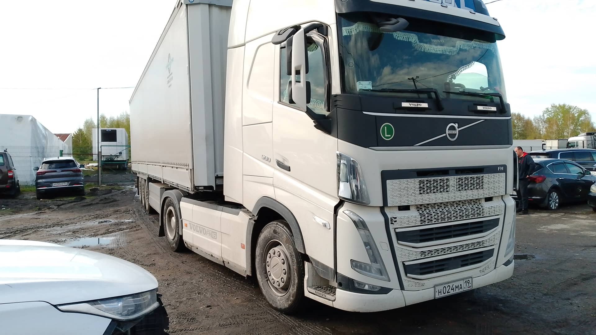 Volvo FH 500 4x2 (FH Globetrotter XL),  371 573 км, 2023 года в лизинг