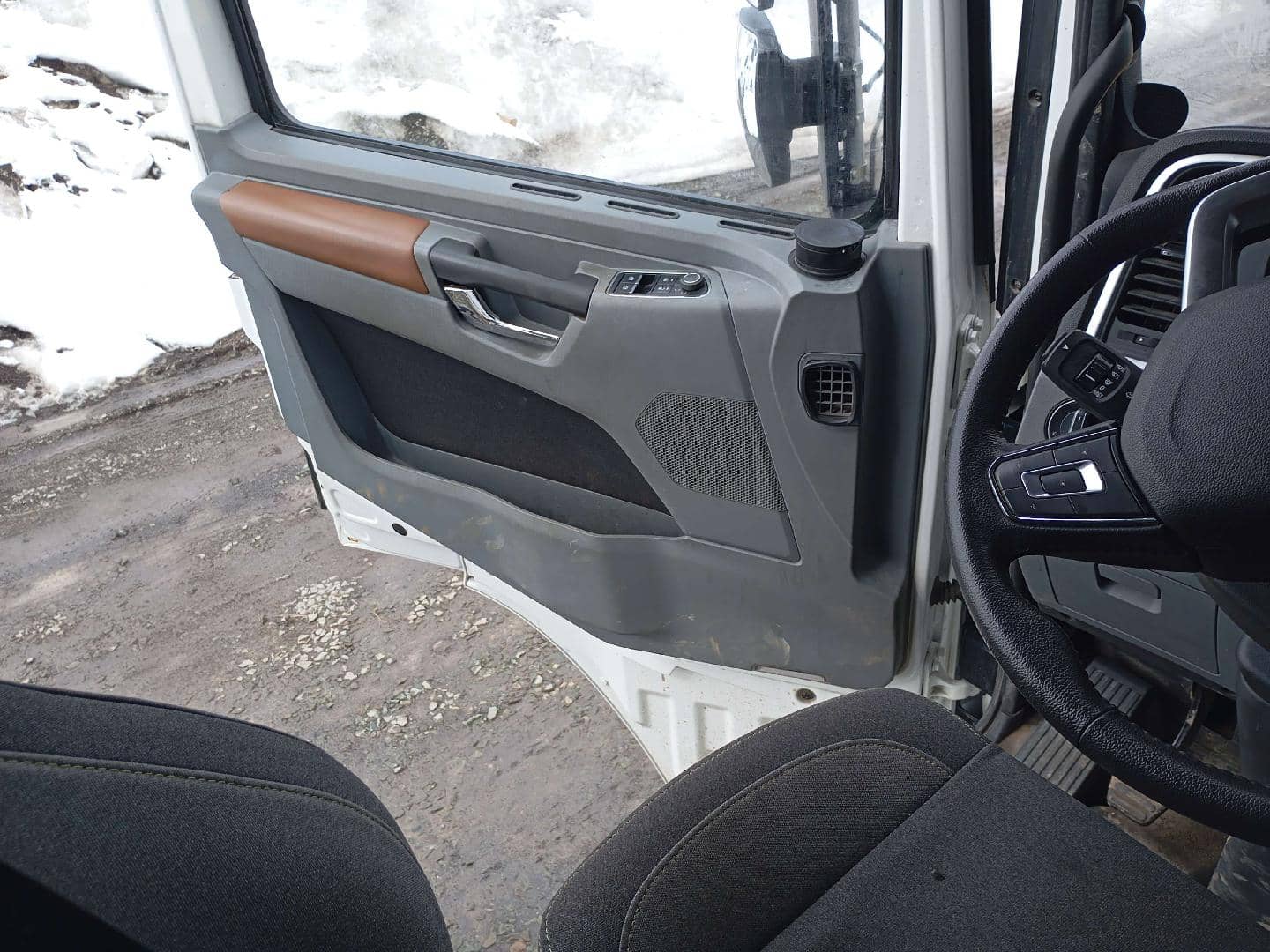 Shacman SX32586V385,  39 315 км, 2023 года в лизинг
