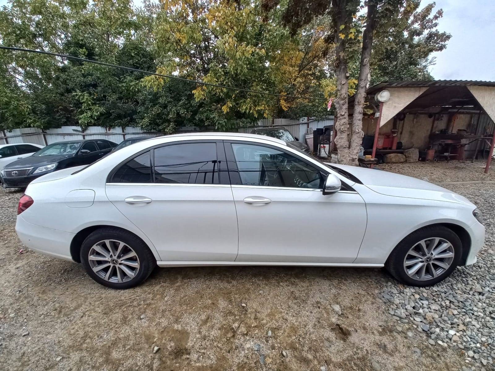 Mercedes-Benz E седан,  235 943 км, 2018 года в лизинг