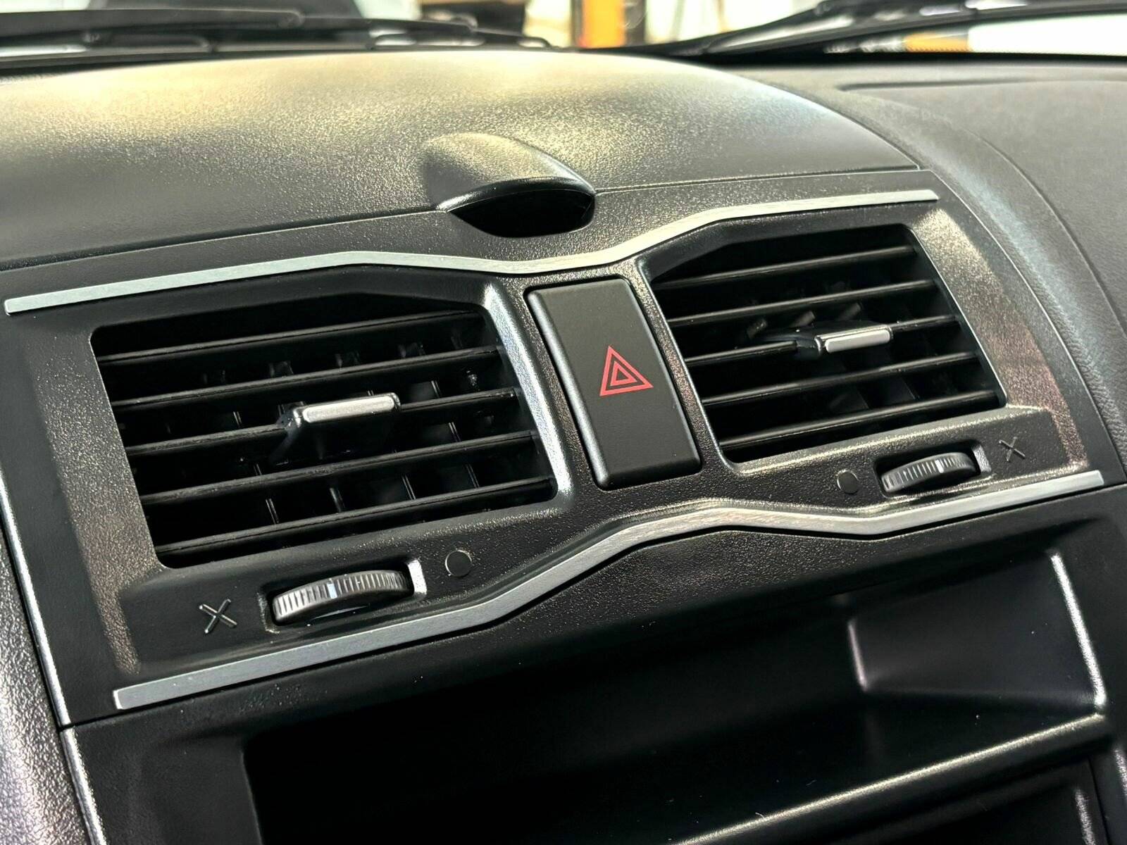 Lada Granta седан Classic 24 Кондиционер 1.6 90hp 5MT
