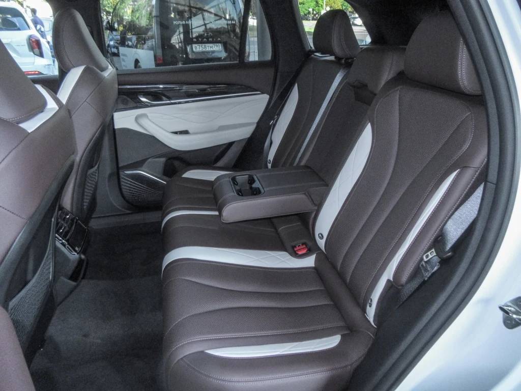 Geely Monjaro Flagship 2.0T (238 hp) 8AT 4WD