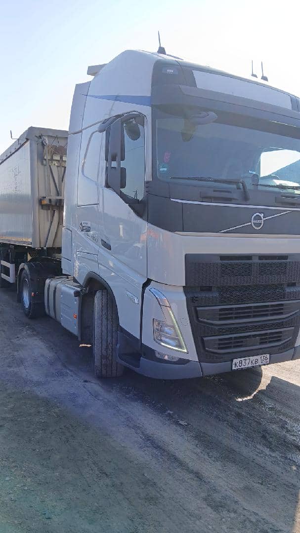 Volvo FH 460 4x2 (FH Globetrotter),  682 502 км, 2022 года в лизинг